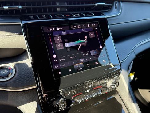 New 2025 Jeep Grand Cherokee L Altitude image 17