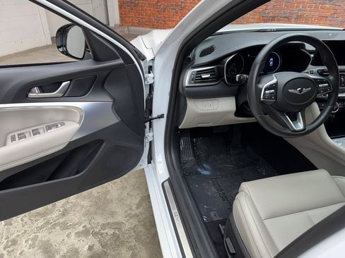 Used 2023 Genesis G70 2.0T image 9