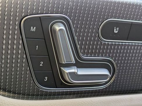 Used 2022 Mercedes-Benz GLB 250 image 21