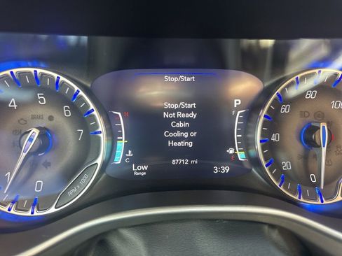 Used 2021 Chrysler Pacifica Touring-L image 22