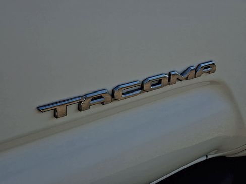 Certified 2023 Toyota Tacoma TRD Sport AWD/4WD image 31