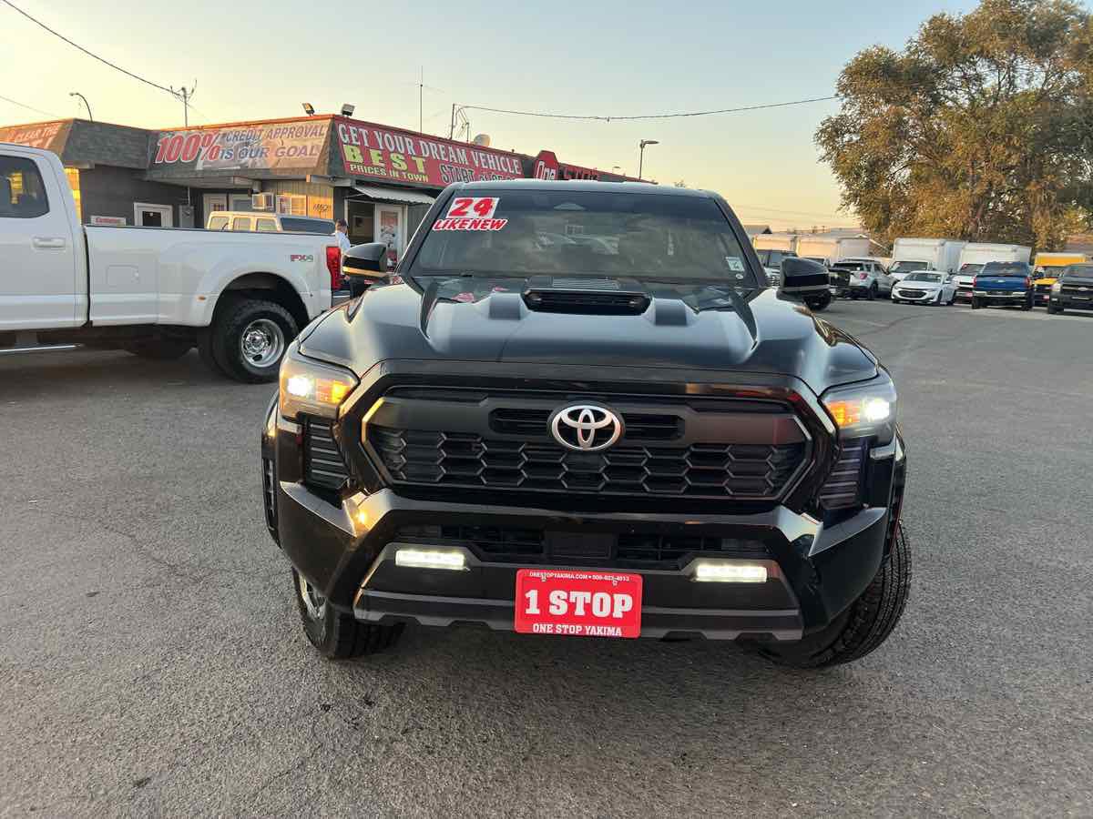 Used 2024 Toyota Tacoma TRD Sport AWD/4WD image 2