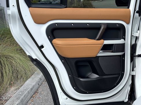 Used 2023 Land Rover Defender 110 SE image 12