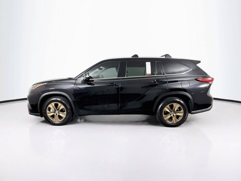 Used 2022 Toyota Highlander Bronze Edition FWD image 13