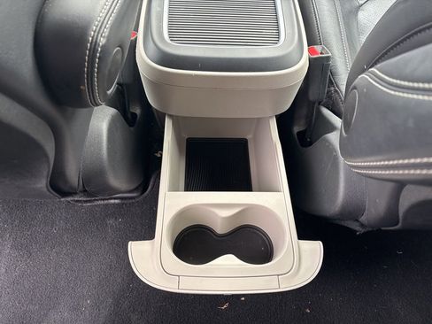 Used 2022 Chrysler Pacifica Touring-L image 31