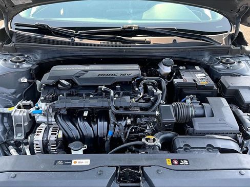 Used 2025 Hyundai Elantra Limited FWD image 10