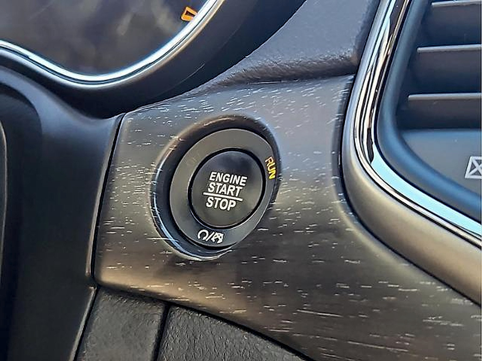 Used 2018 Jeep Grand Cherokee Altitude AWD/4WD image 23