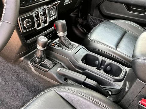 Used 2023 Jeep Wrangler Unlimited Sahara w/ Cold Weather Group AWD/4WD image 23
