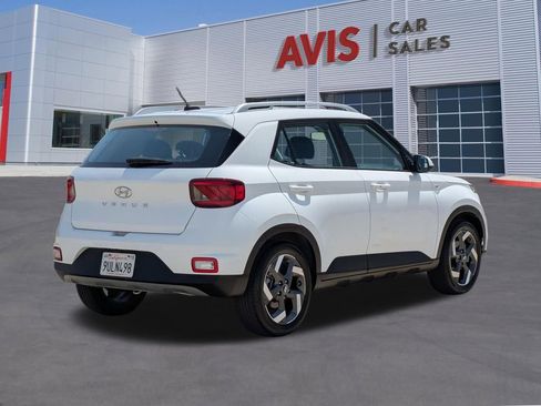 Used 2025 Hyundai Venue SEL FWD image 5