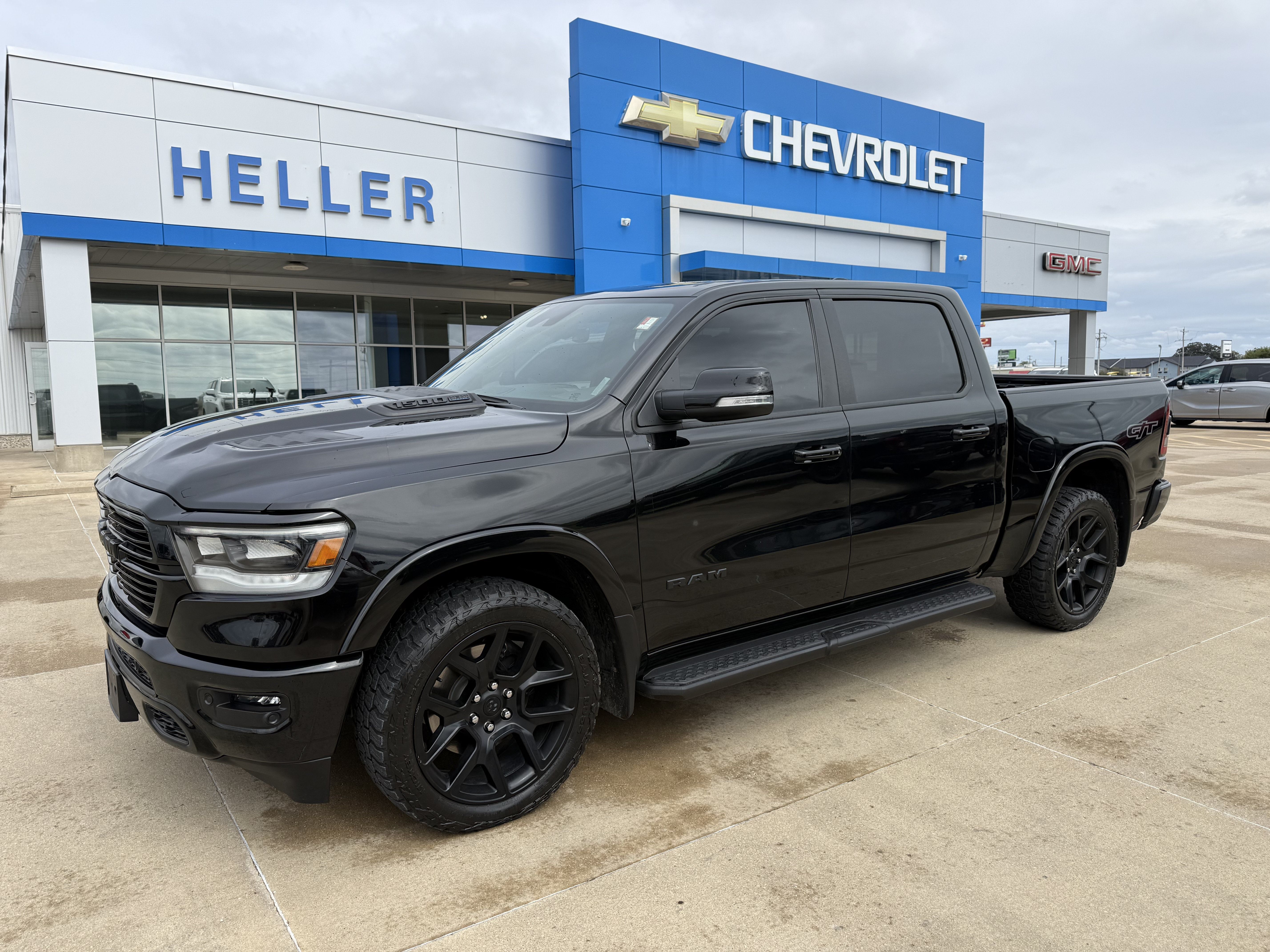 Used 2022 RAM 1500 Laramie AWD/4WD image 3