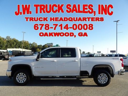 Used 2025 Chevrolet Silverado 3500 LT w/ Safety Package AWD/4WD image 2