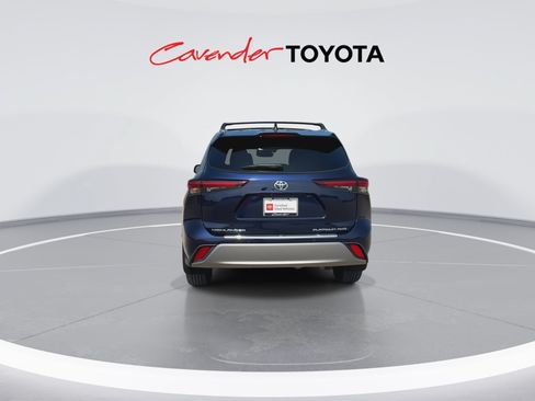 Certified 2025 Toyota Highlander Platinum AWD/4WD image 7