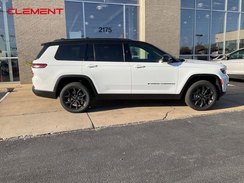New 2025 Jeep Grand Cherokee L Limited w/ Trailer Tow Package AWD/4WD image 4