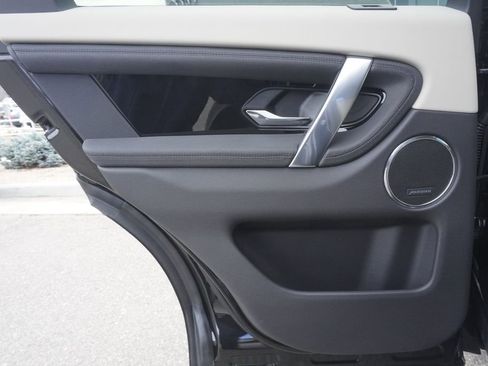 Used 2025 Land Rover Discovery Sport S image 28