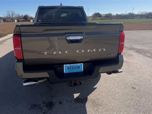 Used 2025 Toyota Tacoma Limited image 7