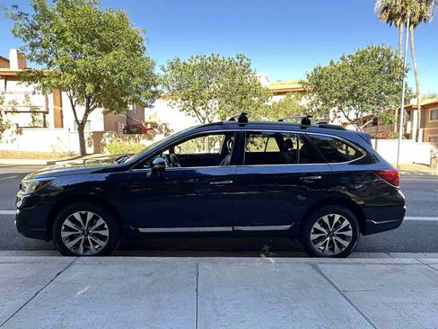 Used 2018 Subaru Outback 3.6R Touring AWD/4WD image 5
