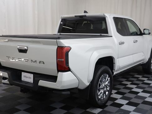 Used 2025 Toyota Tacoma Limited AWD/4WD image 17