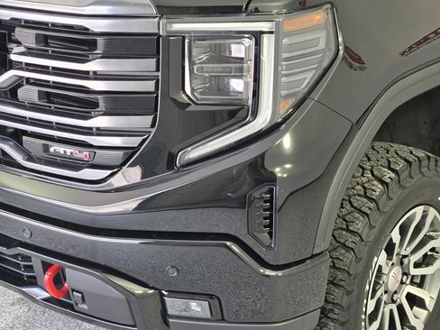 Used 2022 GMC Sierra 1500 AT4 w/ AT4 Premium Package AWD/4WD image 10