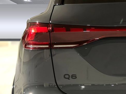 Certified 2025 Audi Q6 e-tron Premium Plus w/ Premium Plus AWD/4WD image 30