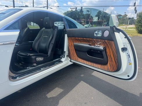 Used 2016 Rolls-Royce Wraith RWD image 9
