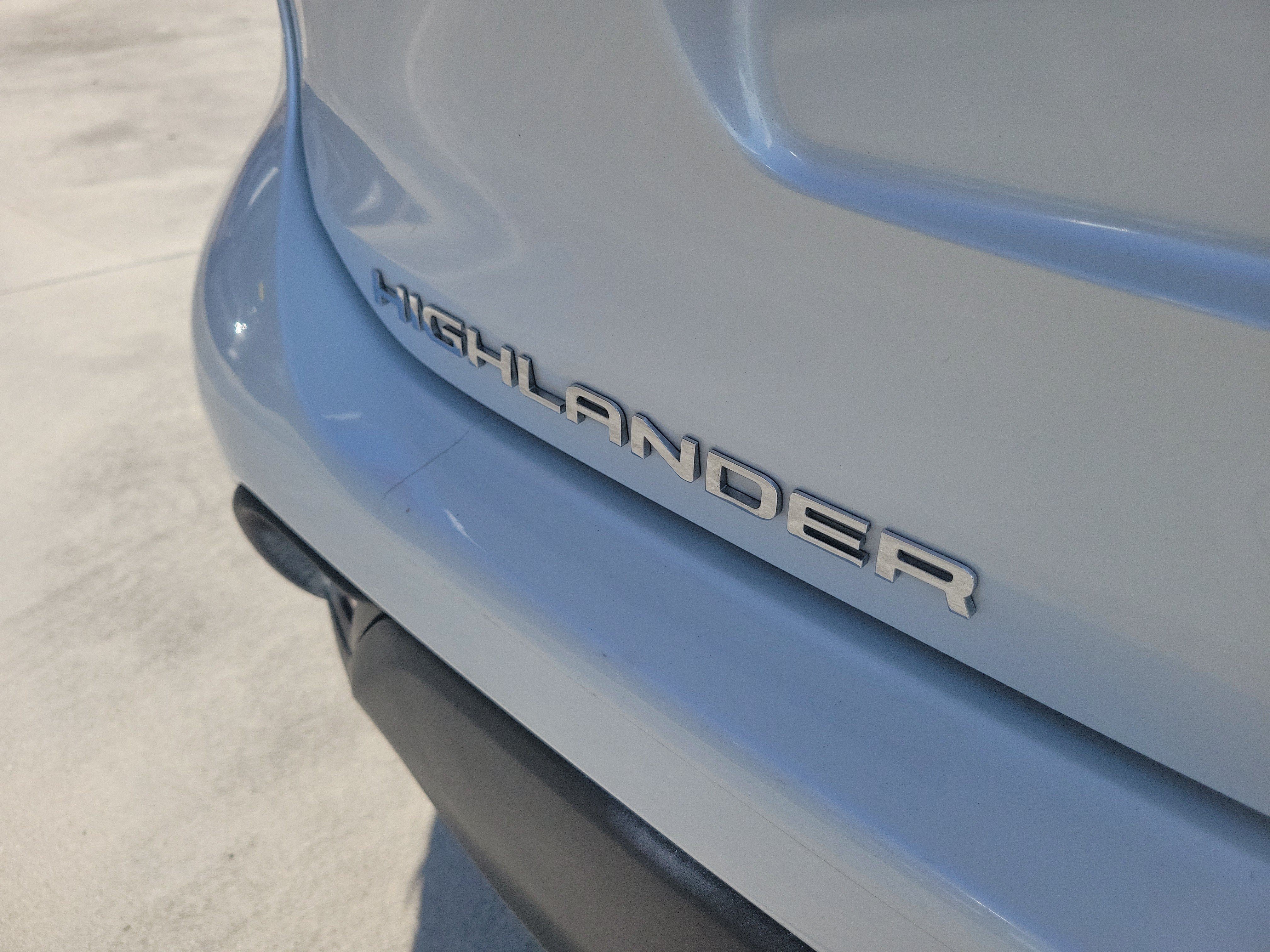 Used 2025 Toyota Highlander XLE FWD image 10