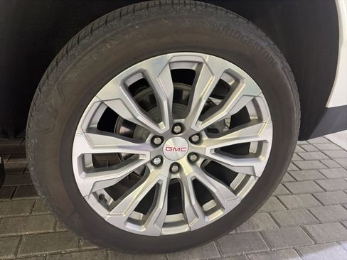 Used 2024 GMC Yukon Denali image 9