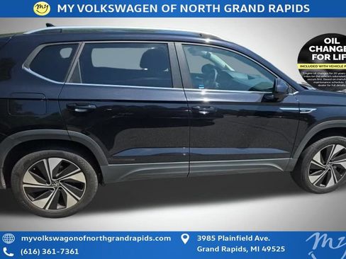 Used 2024 Volkswagen Taos SE AWD/4WD image 7