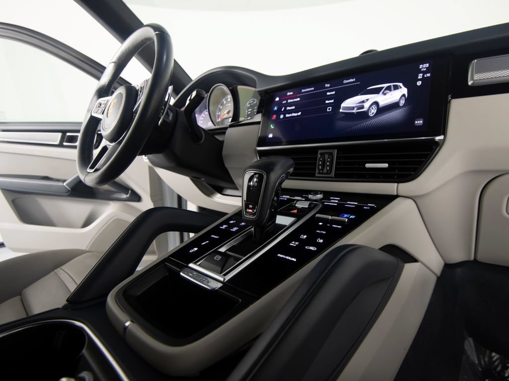 Certified 2023 Porsche Cayenne S Platinum AWD/4WD image 31