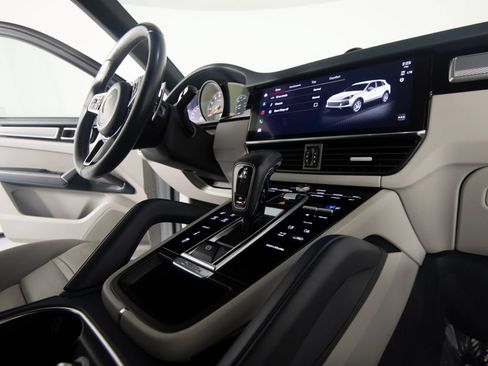 Certified 2023 Porsche Cayenne S Platinum AWD/4WD image 31