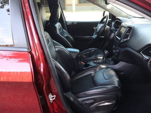 Used 2020 Jeep Cherokee Trailhawk w/ Comfort/Convenience Group AWD/4WD image 22