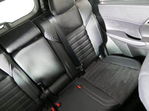 Used 2023 Mitsubishi Outlander SE image 14