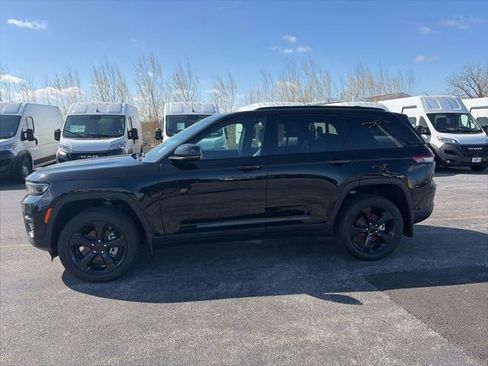 New 2025 Jeep Grand Cherokee Altitude w/ Trailer Tow Package image 2
