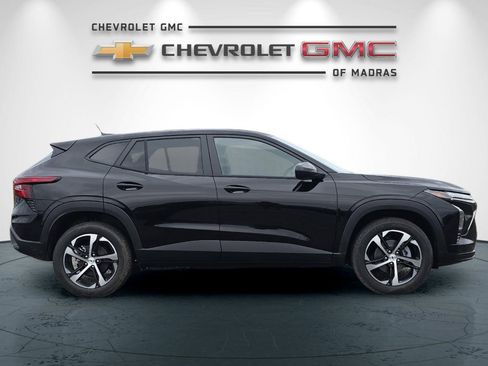 New 2026 Chevrolet Trax RS w/ Driver Confidence Package image 2