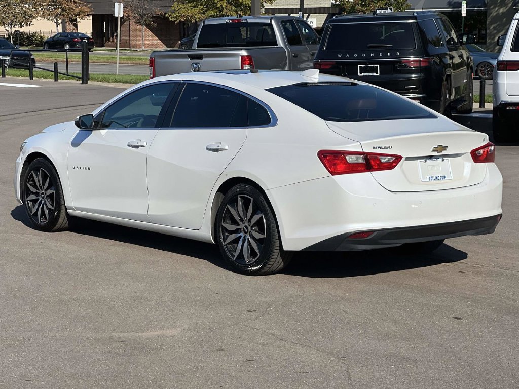 Used 2017 Chevrolet Malibu LT w/ Leather Package FWD image 4