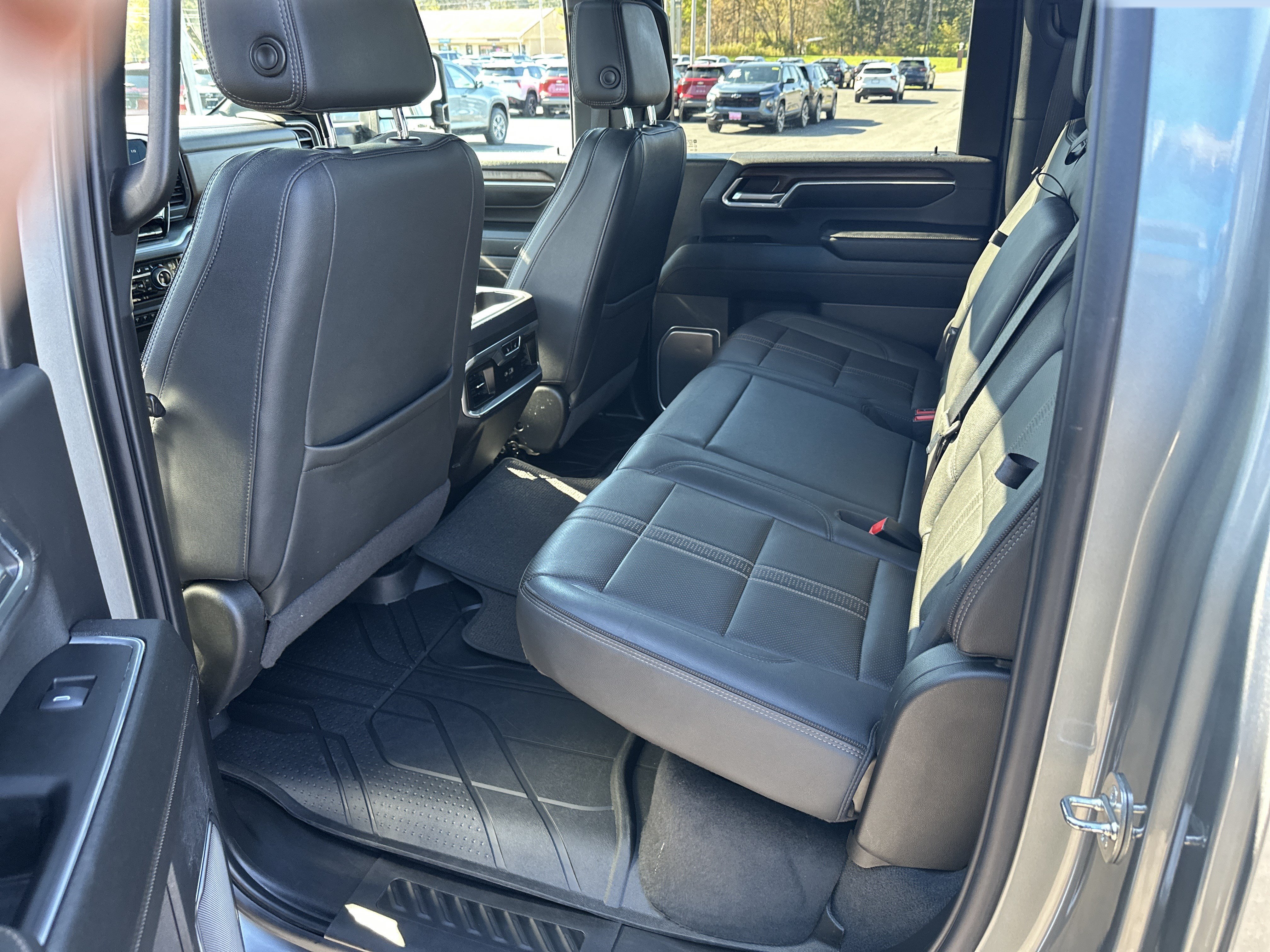 Used 2024 Chevrolet Silverado 2500 High Country w/ High Country Premium Package AWD/4WD image 9