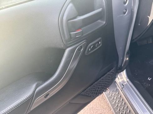 Used 2018 Jeep Wrangler Unlimited Sahara image 11