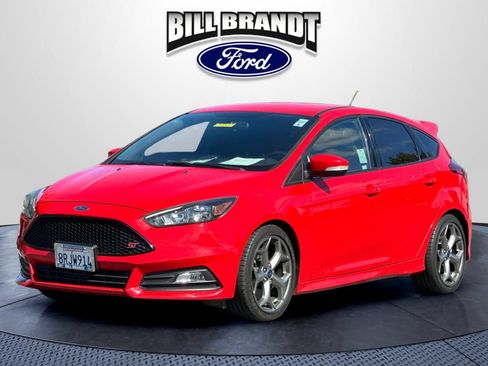 Used 2017 Ford Focus ST FWD image 7
