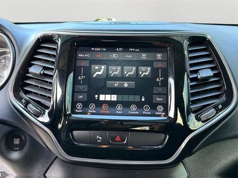 Used 2020 Jeep Cherokee Limited image 22