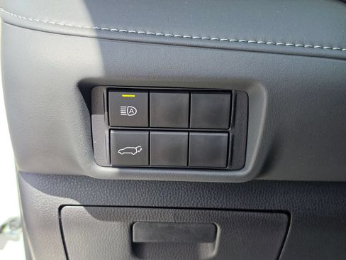 Used 2025 Toyota Highlander XLE AWD/4WD image 34
