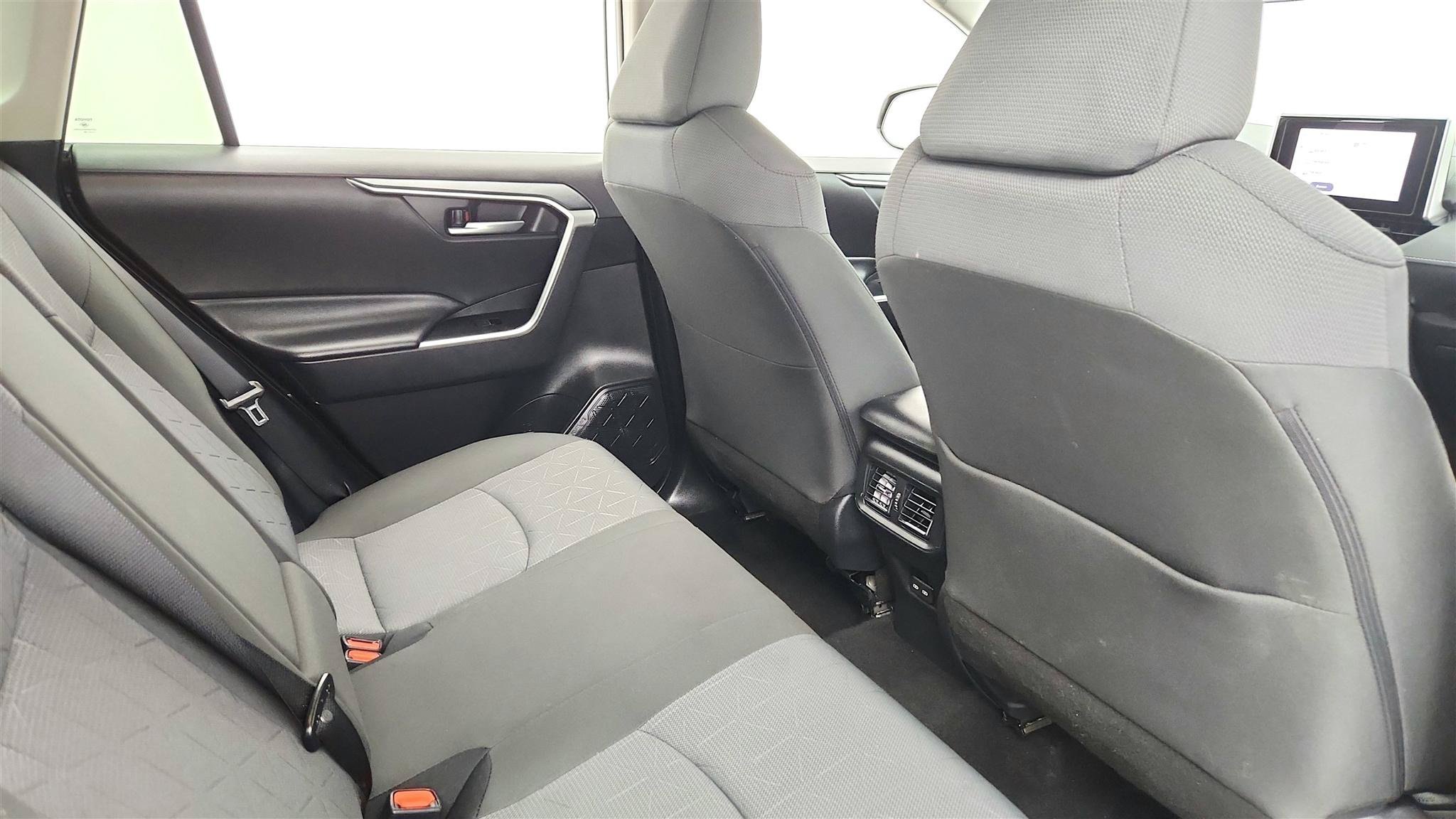 Used 2025 Toyota RAV4 XLE FWD image 19