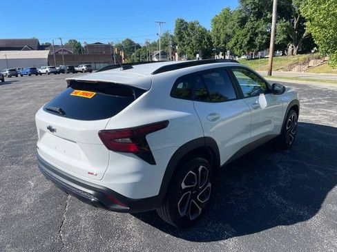 Used 2025 Chevrolet Trax RS FWD image 5