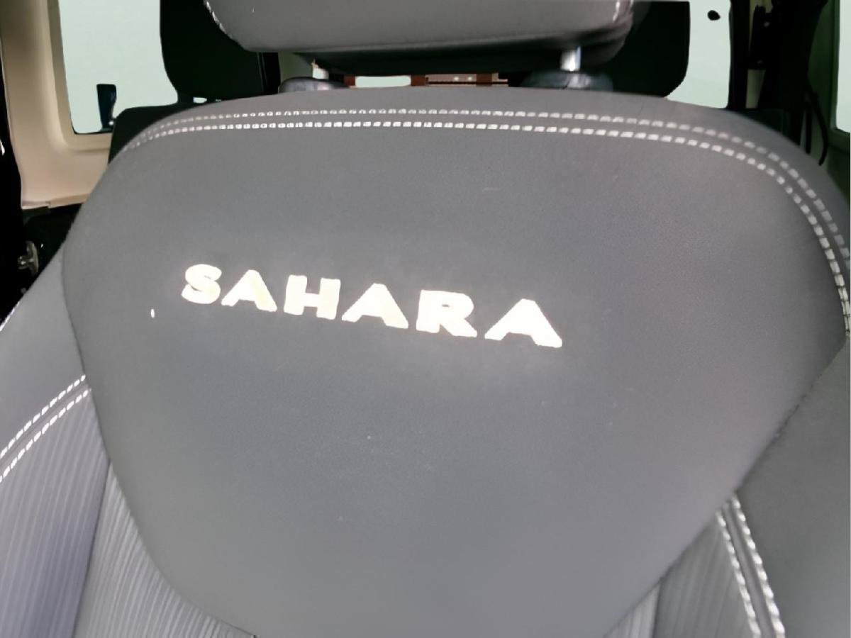 Used 2015 Jeep Wrangler Unlimited Sahara w/ Dual Top Group AWD/4WD image 18
