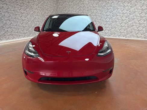 Used 2022 Tesla Model Y Long Range image 2