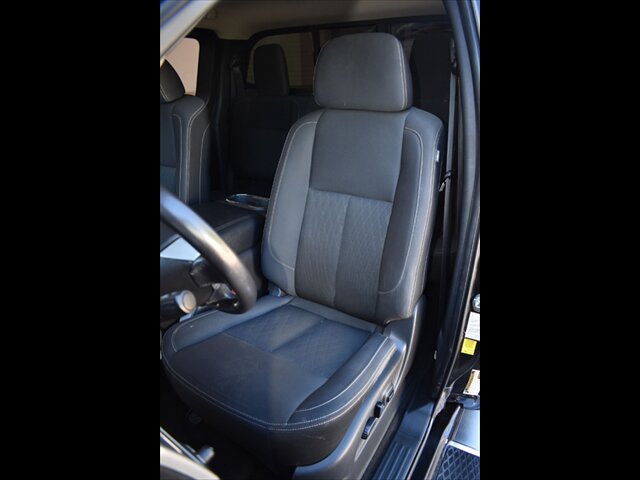 Used 2018 Nissan Titan SV w/ SV Convenience Package RWD image 16