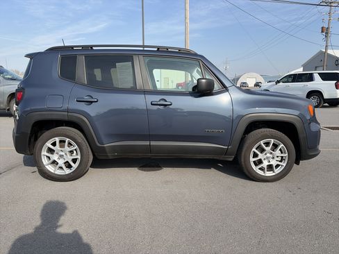 Used 2022 Jeep Renegade Latitude image 2