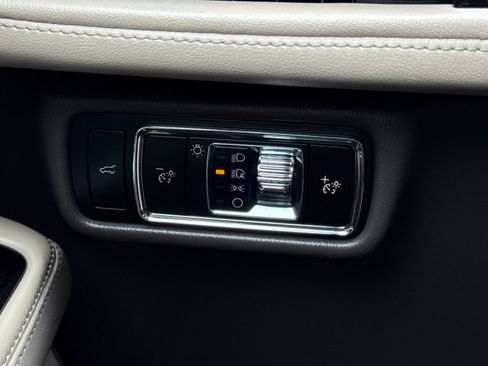 Used 2023 Lincoln Aviator 2WD w/ Premium Package image 39