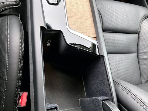 Used 2026 Volvo XC60 B5 Ultra w/ Climate Package image 35