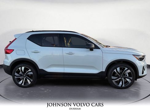 New 2026 Volvo XC40 B5 Ultra w/ Protection Package Premier image 2