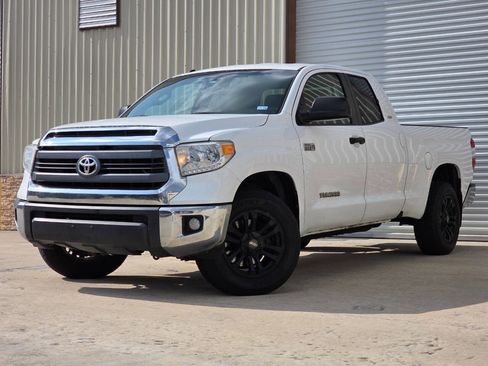 Used 2015 Toyota Tundra SR5 RWD image 1