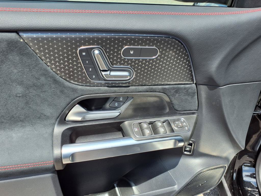 Certified 2025 Mercedes-Benz GLB 250 4MATIC image 13